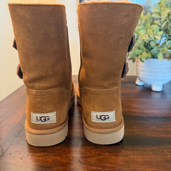 Short Ugg Boots size 8 - Picture 6 of 8